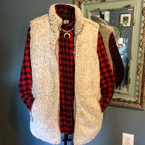 Woman’s fluffy vest Large